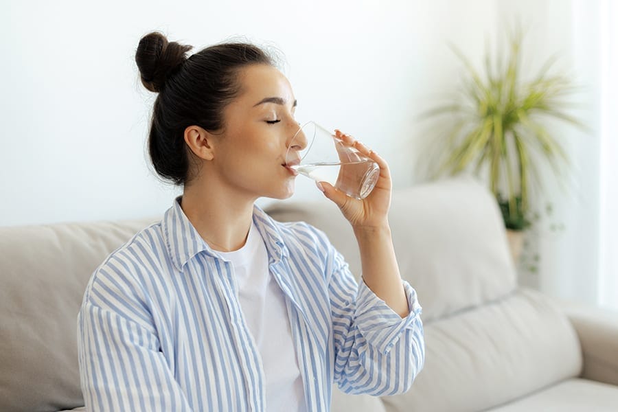 boire eau apres injection acide hyaluronique medecine esthetique visage docteur alexandre bouhanna chirurgien esthetique paris